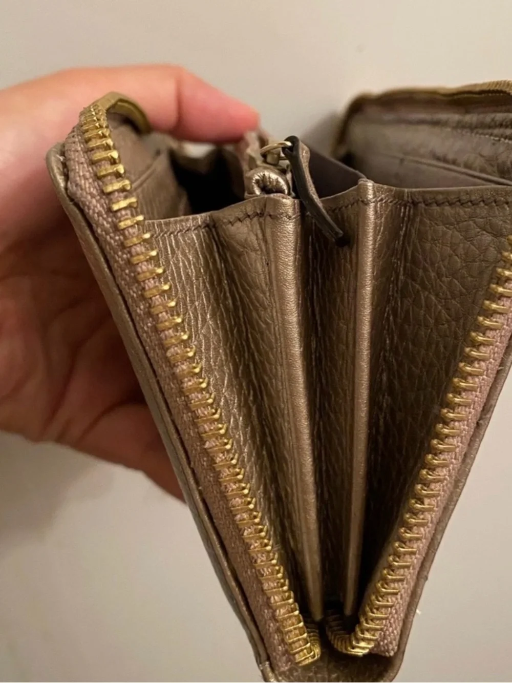 Gucci Metallic Pebbled Leather Wallet in Bronze
